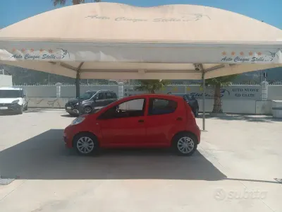 Usata Peugeot 107 68 CV (50 kW) 2010 Rosso Utilitaria