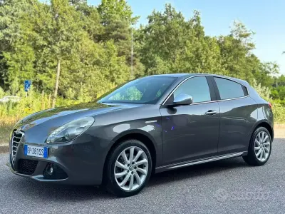 Usata Alfa Romeo Giulietta Exclusive 140 CV (102 kW) 2013 Grigio Utilitaria
