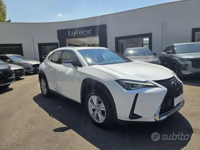 Usata Lexus UX Business Edition 152 CV (111 kW) 2020 Bianco pastello SUV