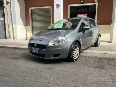 Usata Fiat Grande Punto Dynamic 65 CV (47 kW) 2006 Grigio Utilitaria