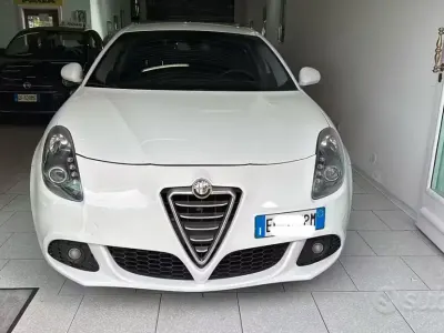 Occasion Alfa Romeo Giulietta Exclusive 105 ch (77 kW) 2012 Blanc Citadine