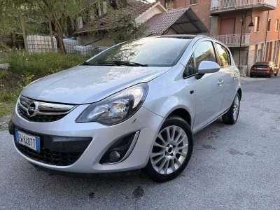 Usata Opel Corsa Edition 86 CV (63 kW) 2014 Grigio Utilitaria