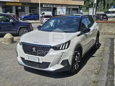 Usata Peugeot 2008 GT 131 CV (96 kW) 2023 Bianco SUV