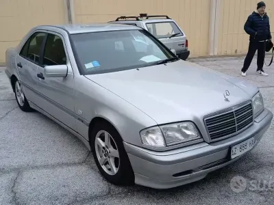 Usata Mercedes C220 192 CV (141 kW) 1998 Grigio Berlina