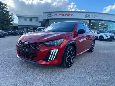 Usata Peugeot 208 GT 101 CV (74 kW) 2024 Rosso Utilitaria