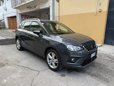 Usado Seat Arona FR 90 CV (66 kW) 2020 Gris SUV