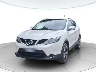 Usata Nissan Qashqai N-Connecta 131 CV (96 kW) 2016 Bianco SUV