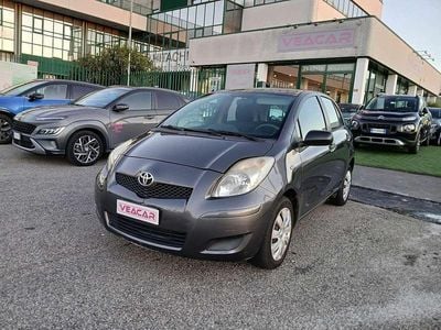 Grigio Usata 2010 Toyota Yaris Berlina | 3600 € (Buon prezzo)