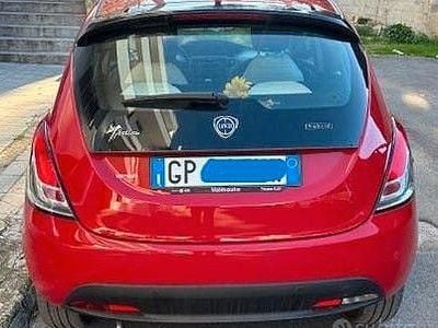 Usata Lancia Ypsilon Silver 69 CV (50 kW) 2023 Rosso Utilitaria