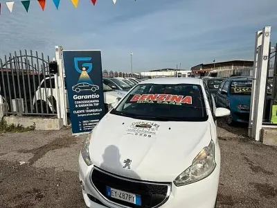 Usata Peugeot 208 Allure 82 CV (60 kW) 2015 Bianco Utilitaria