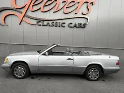 Usata Mercedes E320 220 CV (161 kW) 1995 Argento Cabrio