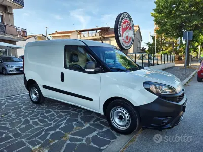 Usata Fiat Doblò Easy 90 CV (66 kW) 2022 Bianco Monovolume