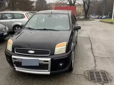 Usata Ford Fusion 68 CV (50 kW) 2008 Nero Utilitaria