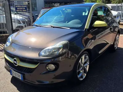 Usata Opel Adam Glam 87 CV (63 kW) 2015 Argento Utilitaria