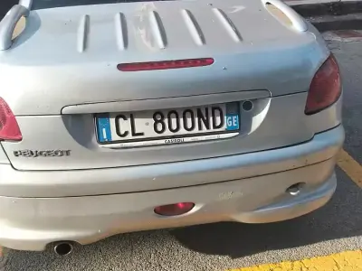 Usata Peugeot 206 CC 109 CV (80 kW) 2005 Grigio Cabrio