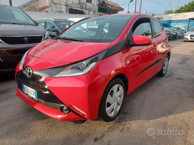 Usata Toyota Aygo Cool 69 CV (50 kW) 2016 Rosso Utilitaria