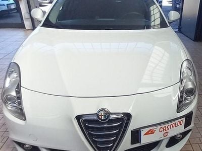 Usata Alfa Romeo Giulietta Distinctive 140 CV (102 kW) 2012 Bianco Utilitaria