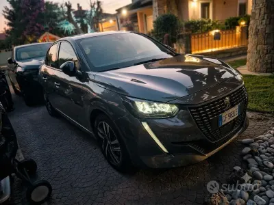Usata Peugeot 208 Allure 102 CV (75 kW) 2021 Grigio Utilitaria