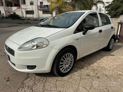 Usata Fiat Grande Punto Dynamic 75 CV (55 kW) 2009 Bianco Utilitaria