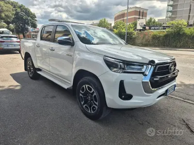 Usata Toyota HiLux Lounge 150 CV (110 kW) 2023 Bianco Pick-up