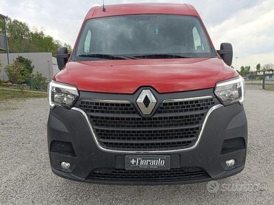 Begagnad Renault Master 163 HK (119 kW) 2023 Röd Minibuss