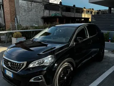 Usata Peugeot 3008 Allure 120 CV (88 kW) 2020 Nero SUV