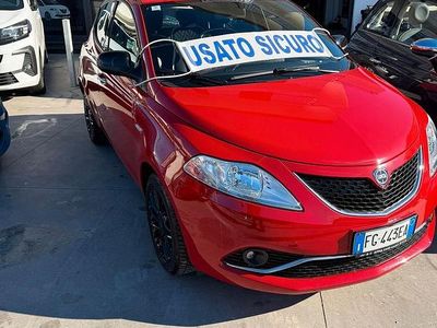 Usata Lancia Ypsilon Platinum 69 CV (50 kW) 2016 Rosso Utilitaria