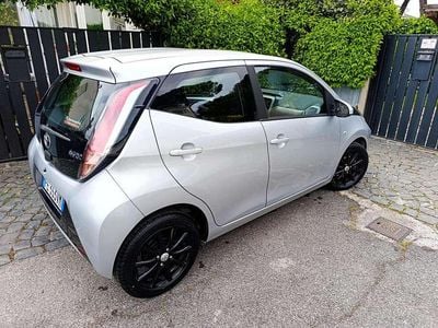 Usata Toyota Aygo X-pure 69 CV (50 kW) 2016 Argento Utilitaria