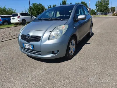 Usata Toyota Yaris Sol 90 CV (66 kW) 2006 Grigio Berlina