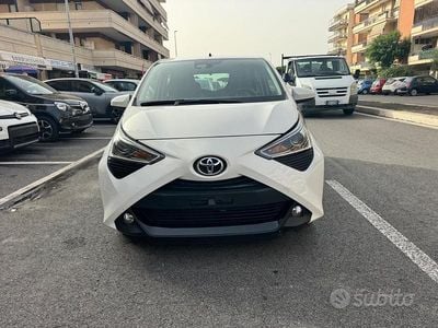 Usata Toyota Aygo Connect Style 72 CV (52 kW) 2020 Bianco Utilitaria