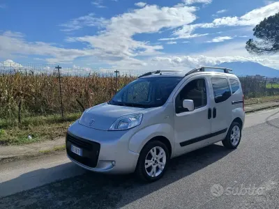 Käytetty Fiat Qubo Trekking 75 HP (55 kW) 2010 Musta Tila-auto