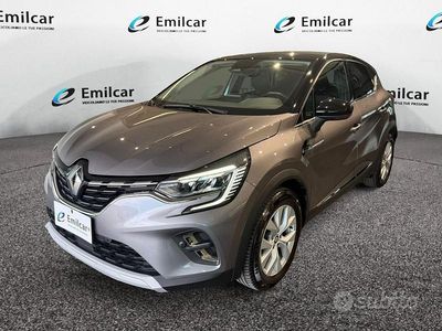 Usata Renault Captur 100 CV (73 kW) 2022 Grigio SUV