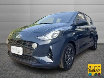 Usata Hyundai i10 67 CV (49 kW) 2022 Argento Utilitaria