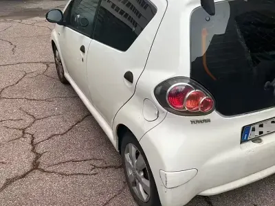Usata Toyota Aygo 68 CV (50 kW) 2011 Bianco Utilitaria