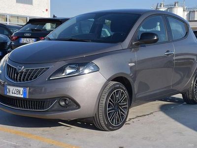 Usata Lancia Ypsilon Gold 69 CV (50 kW) 2023 Grigio Utilitaria
