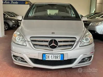 Usata Mercedes B180 116 CV (85 kW) 2009 Argento Monovolume