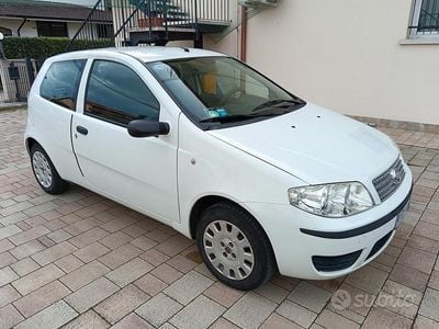 Gebraucht Fiat Punto Active 60 PS (44 kW) 2009 Weiß Kleinwagen