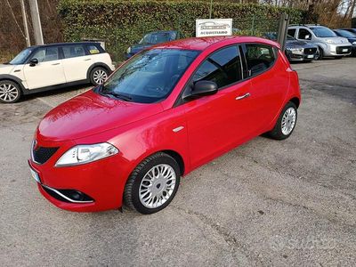 Usata Lancia Ypsilon Platinum 69 CV (50 kW) 2016 Rosso Utilitaria