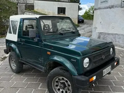 Usata Suzuki Samurai