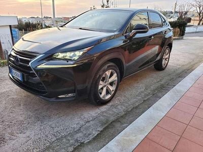 Usata Lexus NX300h Luxury Line 155 CV (114 kW) 2015 Nero SUV