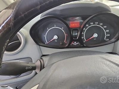 Occasion Ford Fiesta 73 ch (53 kW) 2012 Blanc Citadine