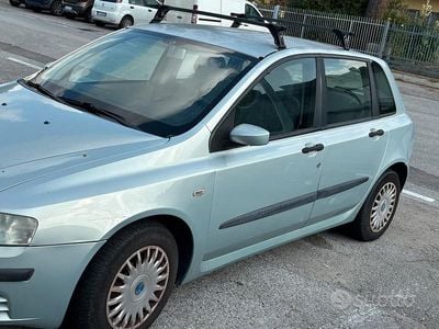 Usata 2002 Fiat Stilo Utilitaria | 2000 €