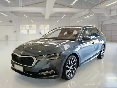 Usata Skoda Octavia Style 149 CV (109 kW) 2022 Grigio Station wagon