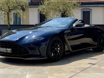 Usata Aston Martin V12 Vantage 700 CV (514 kW) 2023 Blu Cabrio