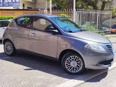 Usata Lancia Ypsilon Gold 95 CV (69 kW) 2012 Grigio Utilitaria