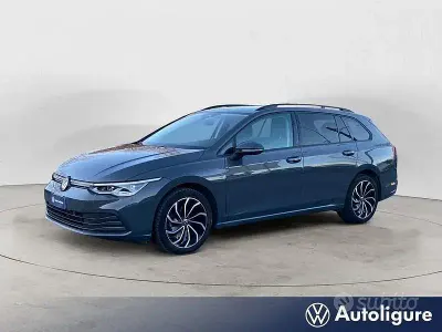 Usata VW Golf VIII Life 110 CV (80 kW) 2021 Grigio Station wagon