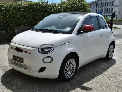 Usata Fiat 500e Red 42 kW (58 CV) 2022 Bianco pastello Utilitaria