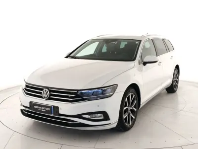 Usata VW Passat Executive 200 CV (147 kW) 2022 Bianco Station wagon