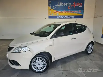 Usata Lancia Ypsilon Platinum 69 CV (50 kW) 2017 Marrone Utilitaria