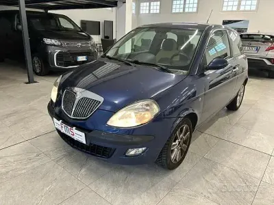 Usata Lancia Ypsilon 60 CV (44 kW) 2004 Grigio Utilitaria